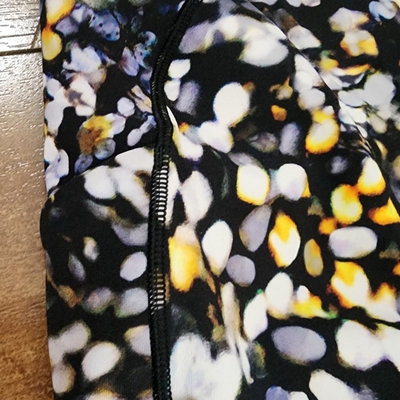 Lululemon Speed Up Tight, Size 4 - Picture 4 of 7